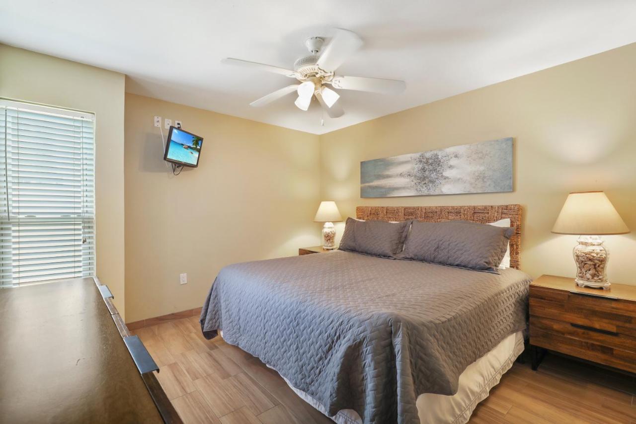 Ground Floor Beachfront Beauty! Steps To The Beach And Pool South Padre Island Exterior foto