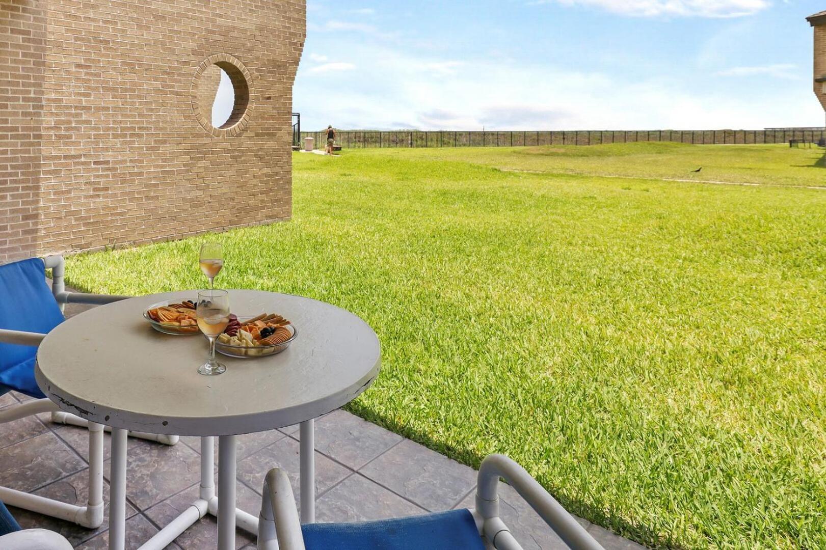 Ground Floor Beachfront Beauty! Steps To The Beach And Pool South Padre Island Zimmer foto